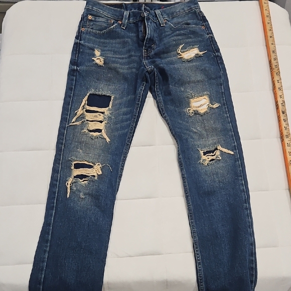 Levi's Denim - Levi's women's Dustressed Ripped Blue Wash Skinny Jeans